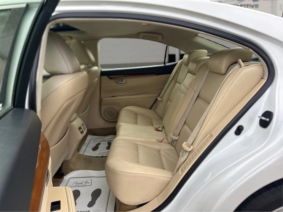 2014 Lexus ES 6th Gen - Image 10 of 20