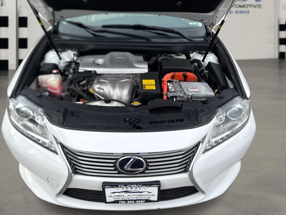 2014 Lexus ES 6th Gen - Image 18 of 20