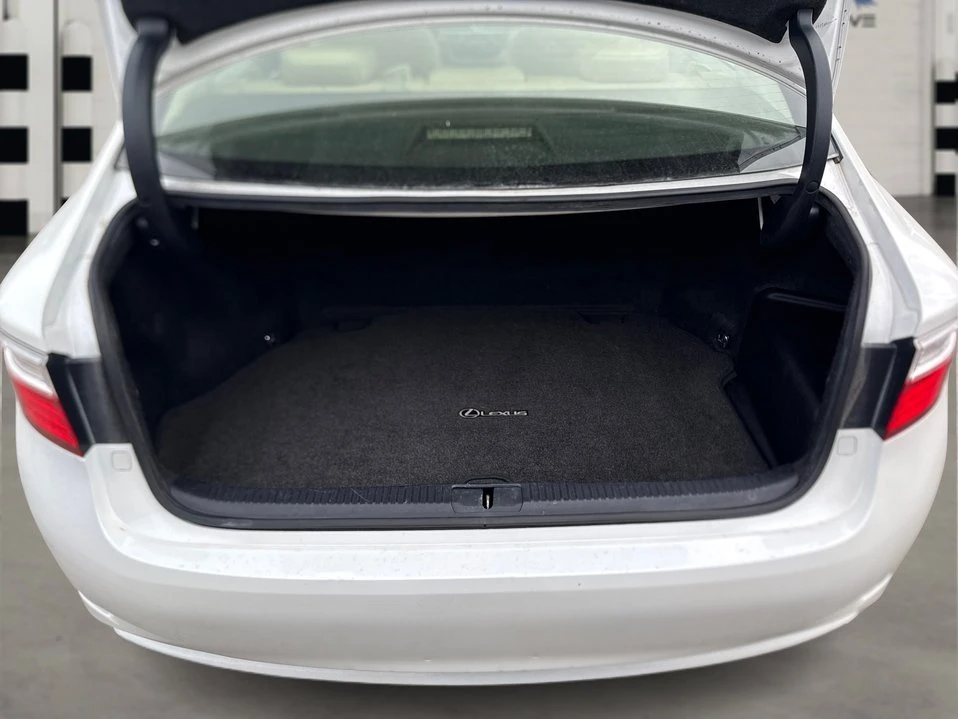 2014 Lexus ES 6th Gen - Image 11 of 20