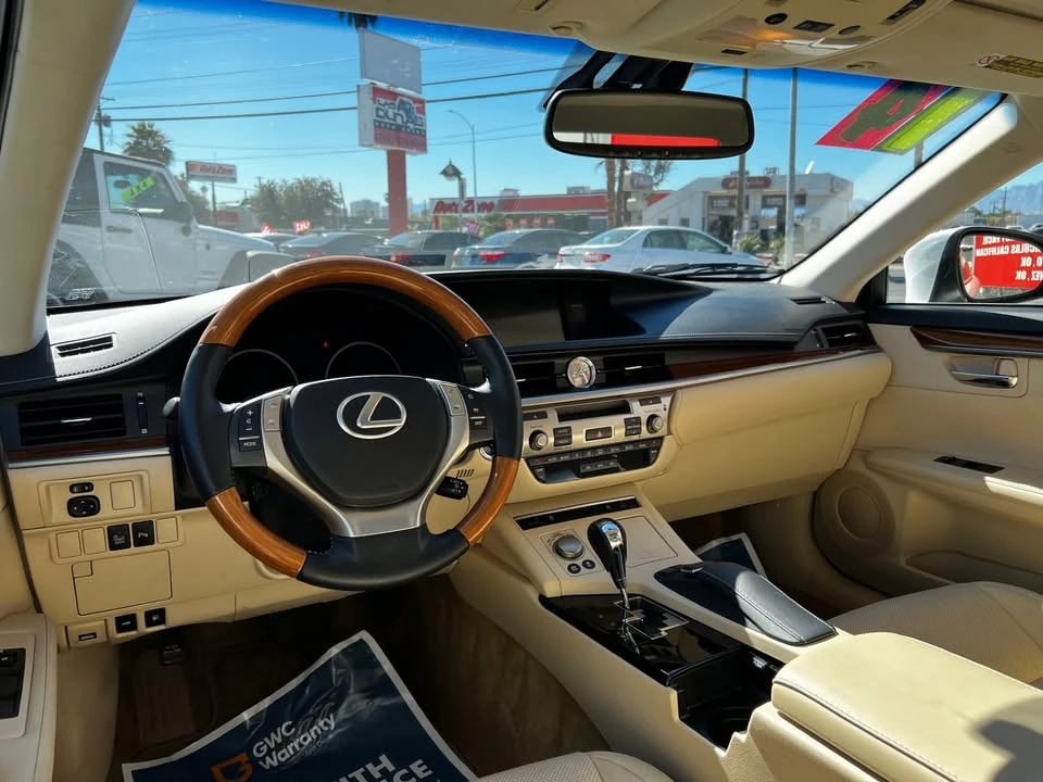 2014 Lexus ES 6th Gen - Image 8 of 10