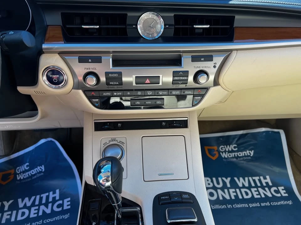 2014 Lexus ES 6th Gen - Image 3 of 10