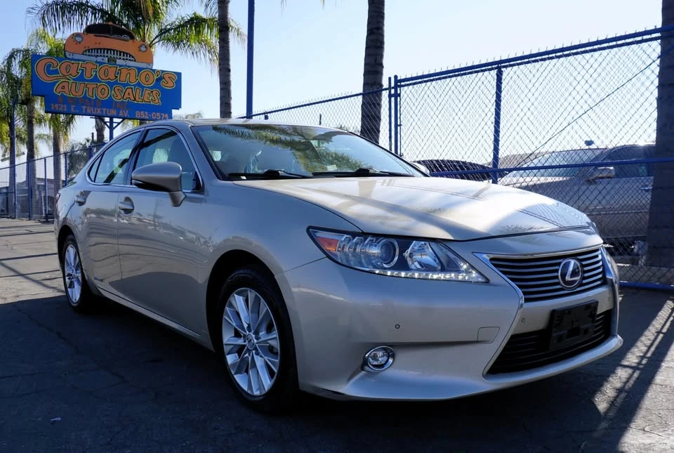 2014 Lexus ES 6th Gen - Image 2 of 11