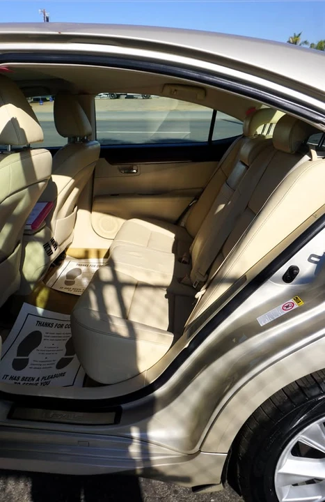 2014 Lexus ES 6th Gen - Image 7 of 11
