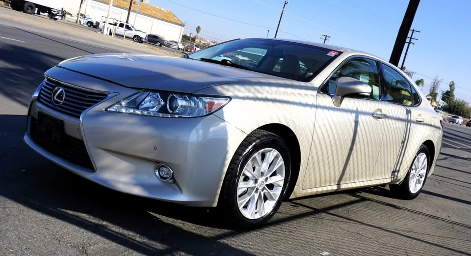 2014 Lexus ES 6th Gen - Image 3 of 11