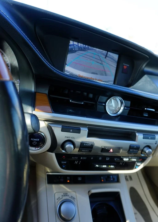 2014 Lexus ES 6th Gen - Image 11 of 11
