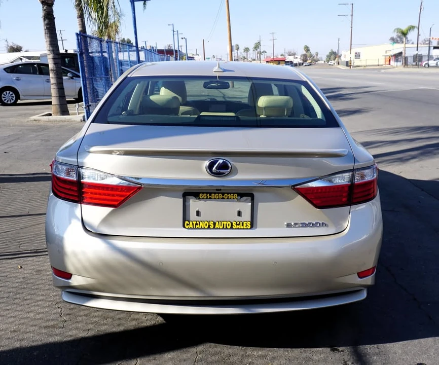 2014 Lexus ES 6th Gen - Image 4 of 11