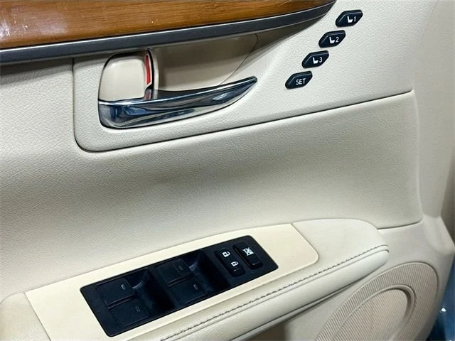 2014 Lexus ES 6th Gen - Image 13 of 13