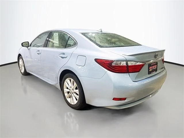 2014 Lexus ES 6th Gen - Image 4 of 13