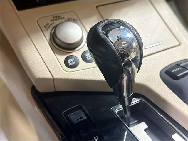 2014 Lexus ES 6th Gen - Image 12 of 13