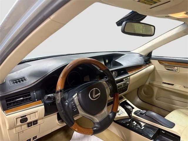 2014 Lexus ES 6th Gen - Image 6 of 13