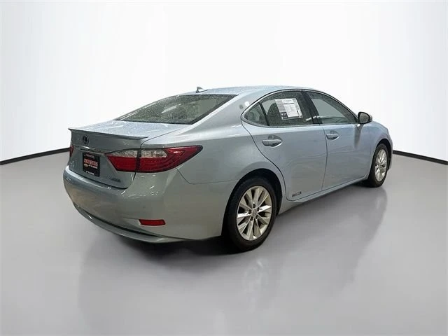 2014 Lexus ES 6th Gen - Image 3 of 13
