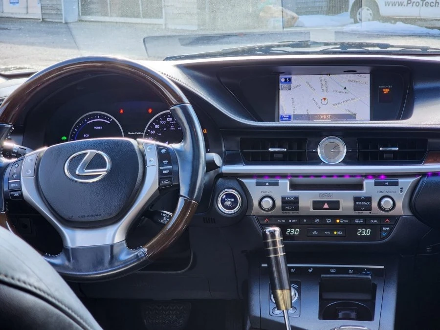 2014 Lexus ES 6th Gen - Image 2 of 14