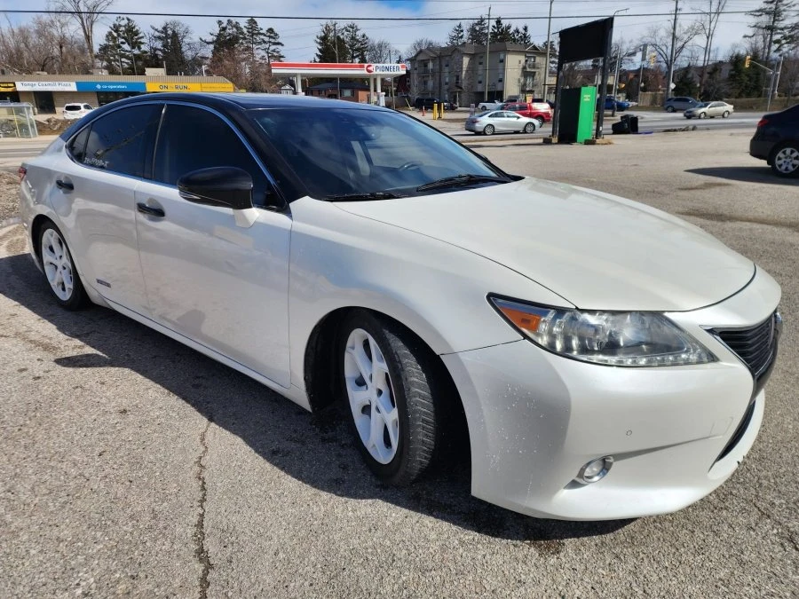 2014 Lexus ES 6th Gen - Image 11 of 14