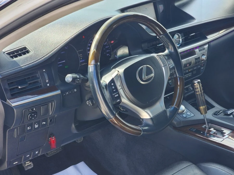 2014 Lexus ES 6th Gen - Image 13 of 14