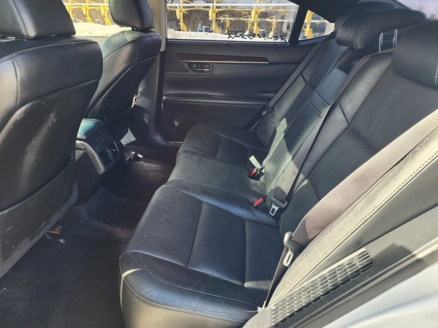 2014 Lexus ES 6th Gen - Image 3 of 14