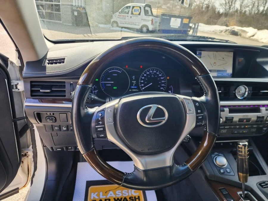 2014 Lexus ES 6th Gen - Image 5 of 14
