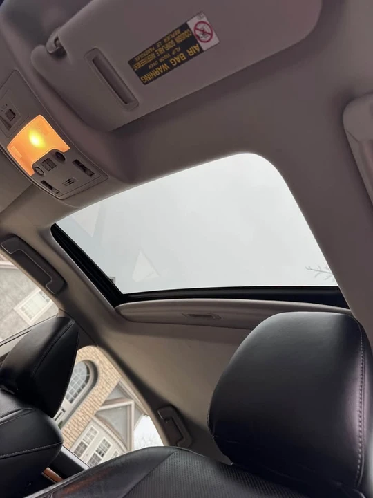 2014 Lexus ES 6th Gen - Image 13 of 18