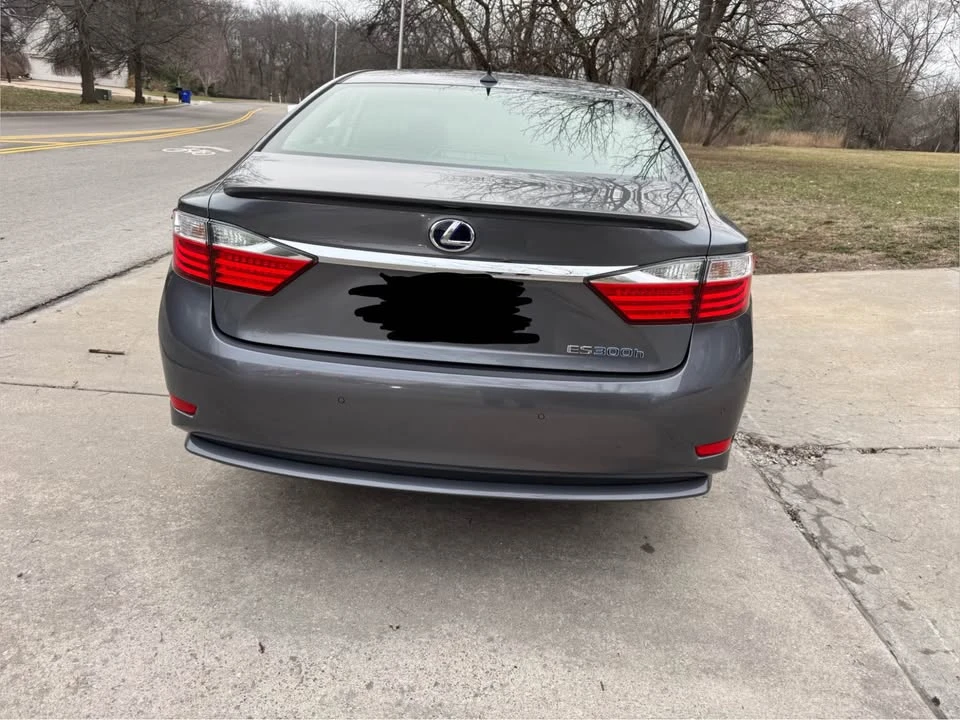 2014 Lexus ES 6th Gen - Image 4 of 18