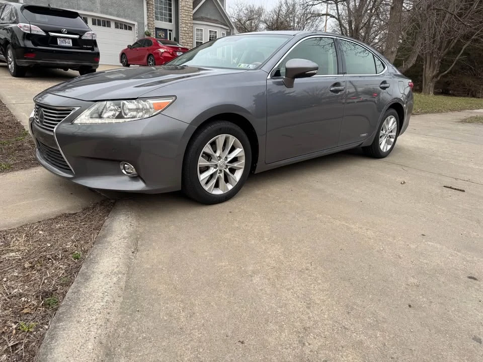2014 Lexus ES 6th Gen - Image 6 of 18