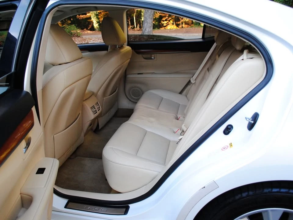 2014 Lexus ES 6th Gen - Image 6 of 17