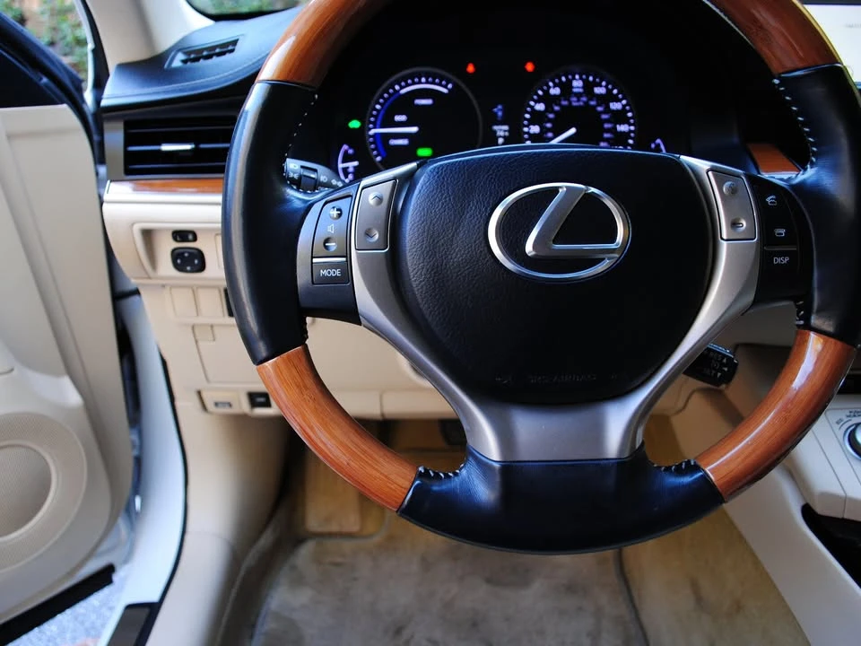 2014 Lexus ES 6th Gen - Image 17 of 17