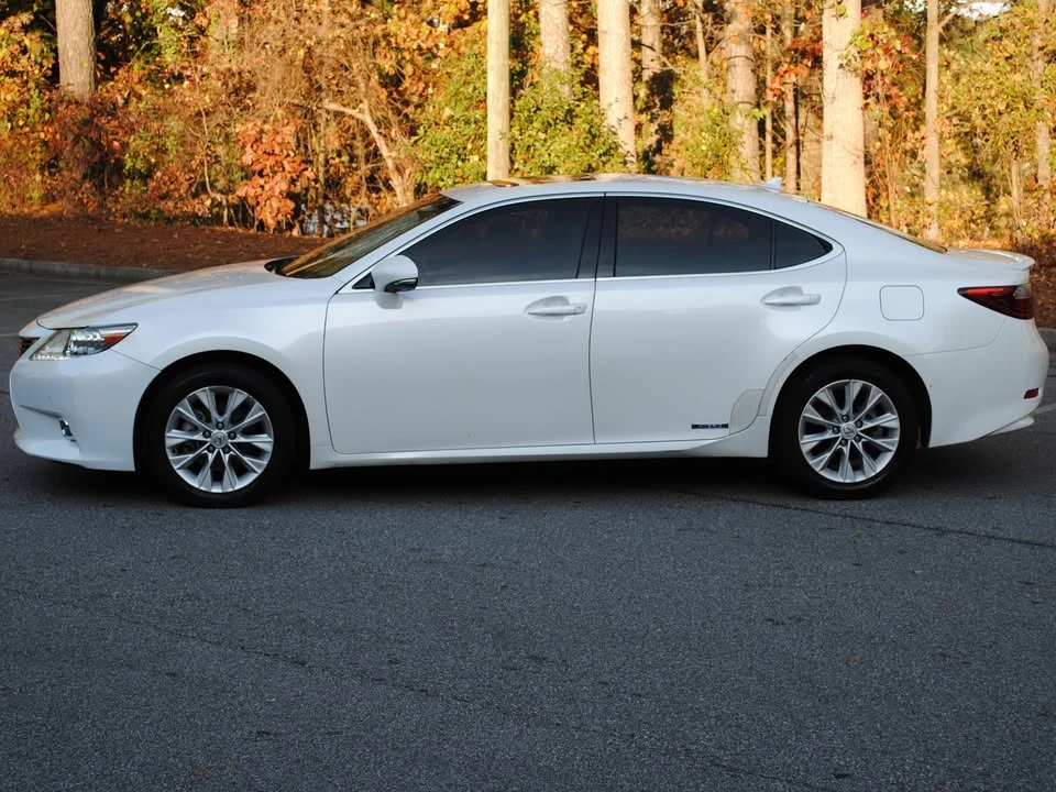 2014 Lexus ES 6th Gen - Image 2 of 17