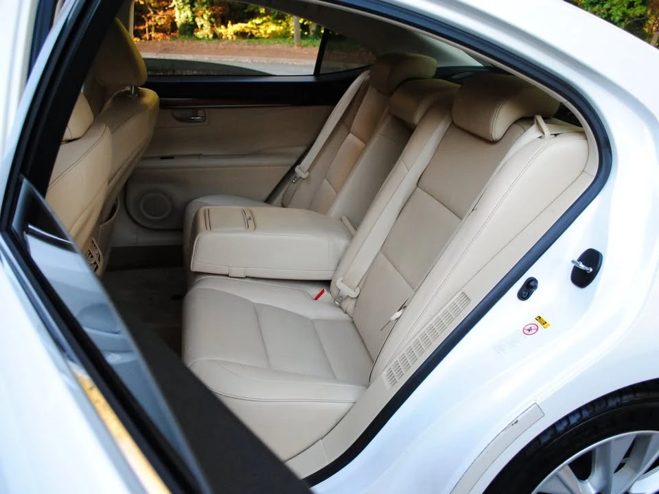 2014 Lexus ES 6th Gen - Image 7 of 17
