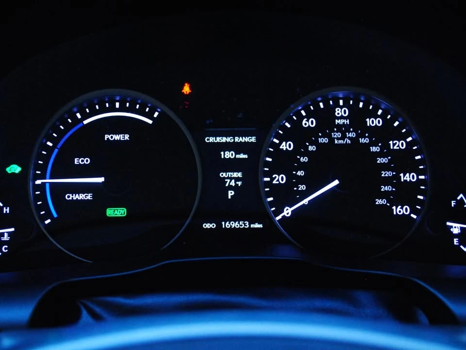 2014 Lexus ES 6th Gen - Image 16 of 17