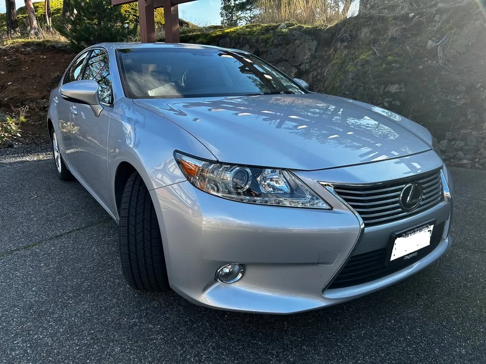 2014 Lexus ES 6th Gen - Image 3 of 14