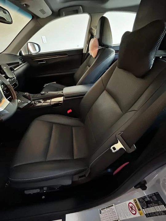 2014 Lexus ES 6th Gen - Image 13 of 14