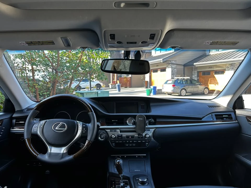 2014 Lexus ES 6th Gen - Image 8 of 14