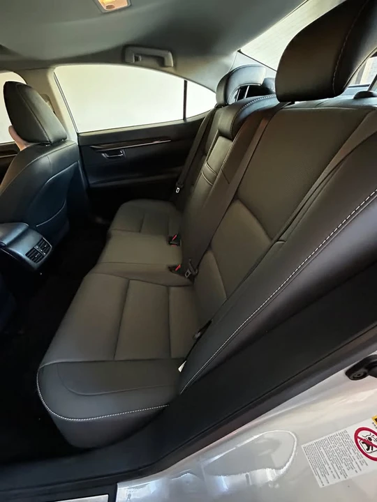 2014 Lexus ES 6th Gen - Image 12 of 14