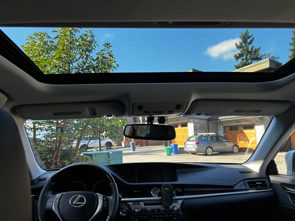 2014 Lexus ES 6th Gen - Image 9 of 14
