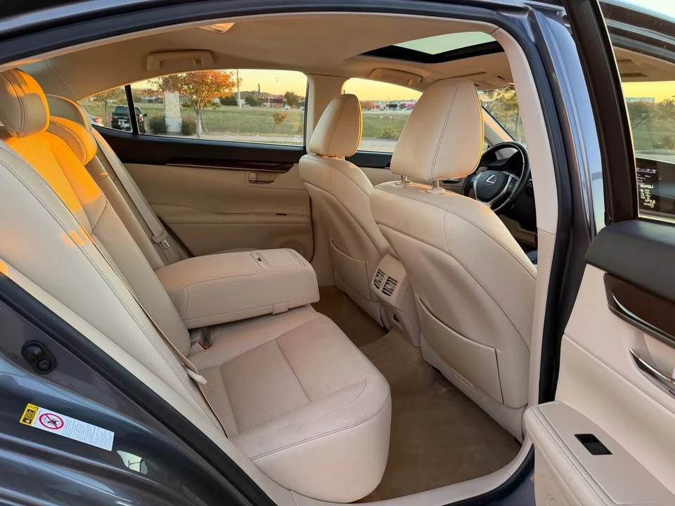 2014 Lexus ES 6th Gen - Image 7 of 19