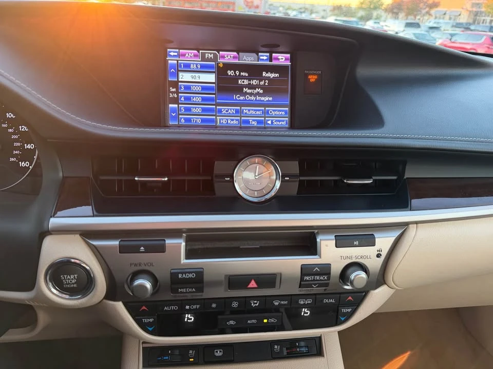 2014 Lexus ES 6th Gen - Image 19 of 19
