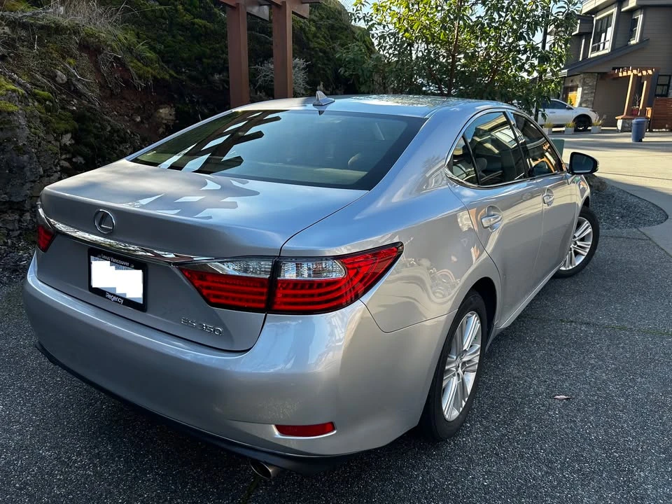 2014 Lexus ES 6th Gen - Image 4 of 14