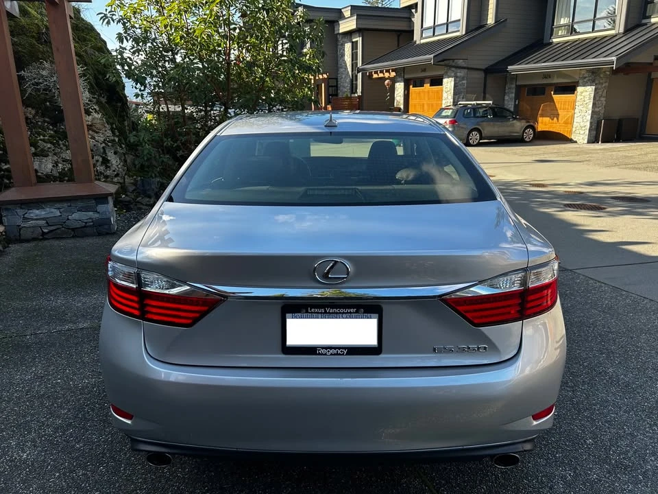 2014 Lexus ES 6th Gen - Image 5 of 14