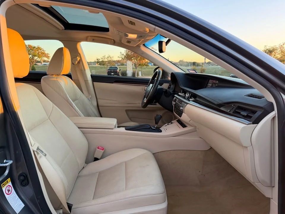 2014 Lexus ES 6th Gen - Image 8 of 19