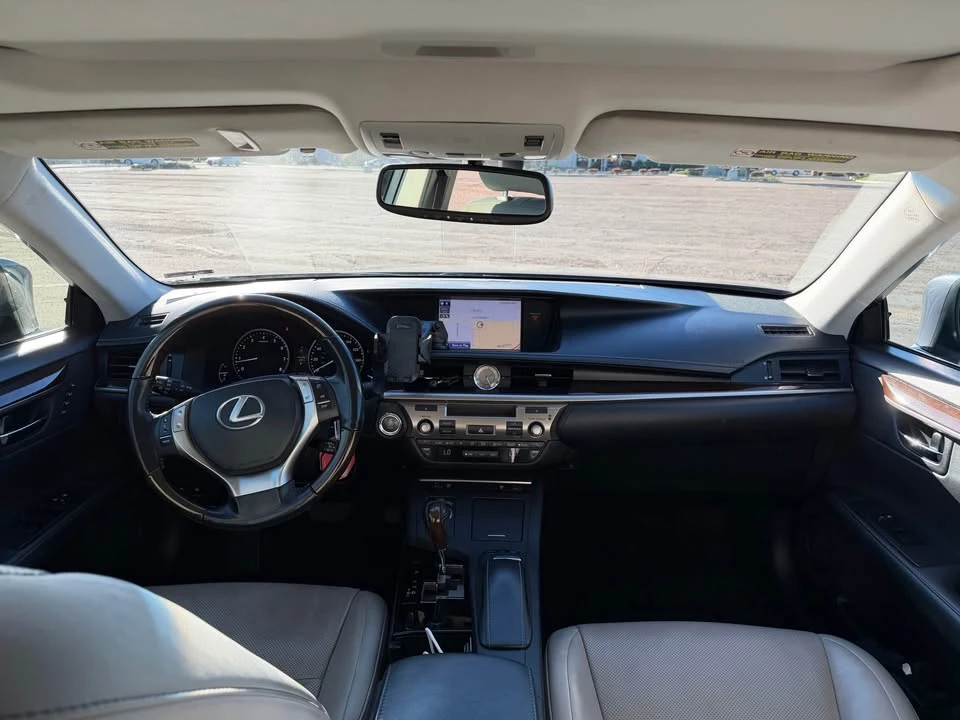 2014 Lexus ES 6th Gen - Image 6 of 9