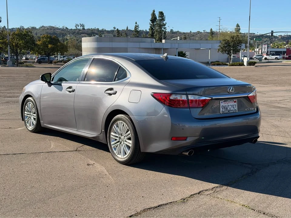 2014 Lexus ES 6th Gen - Image 2 of 9