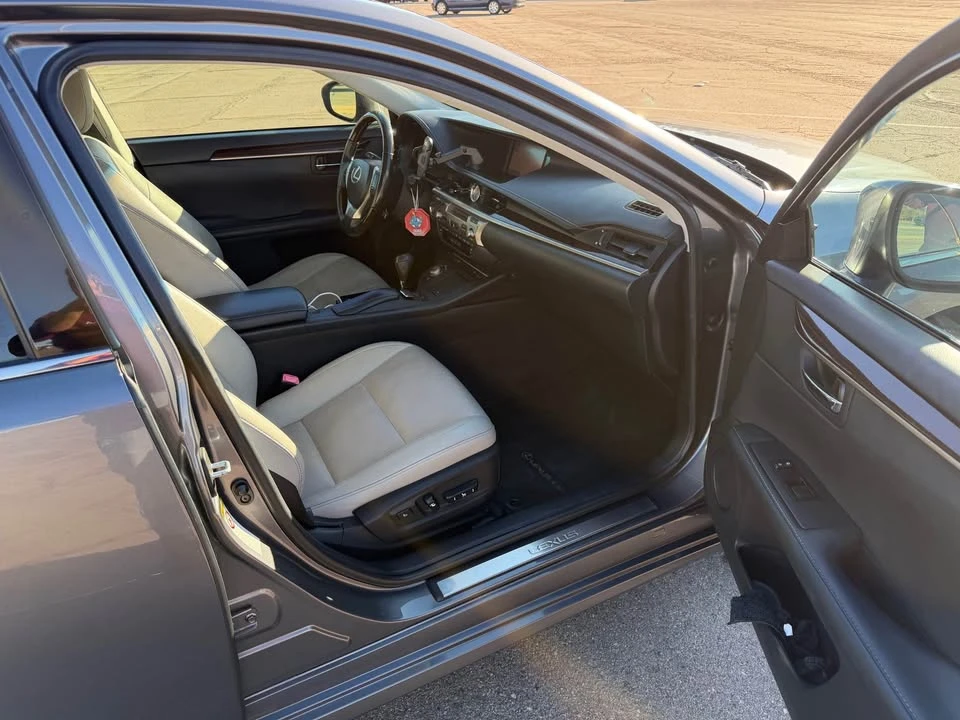 2014 Lexus ES 6th Gen - Image 4 of 9