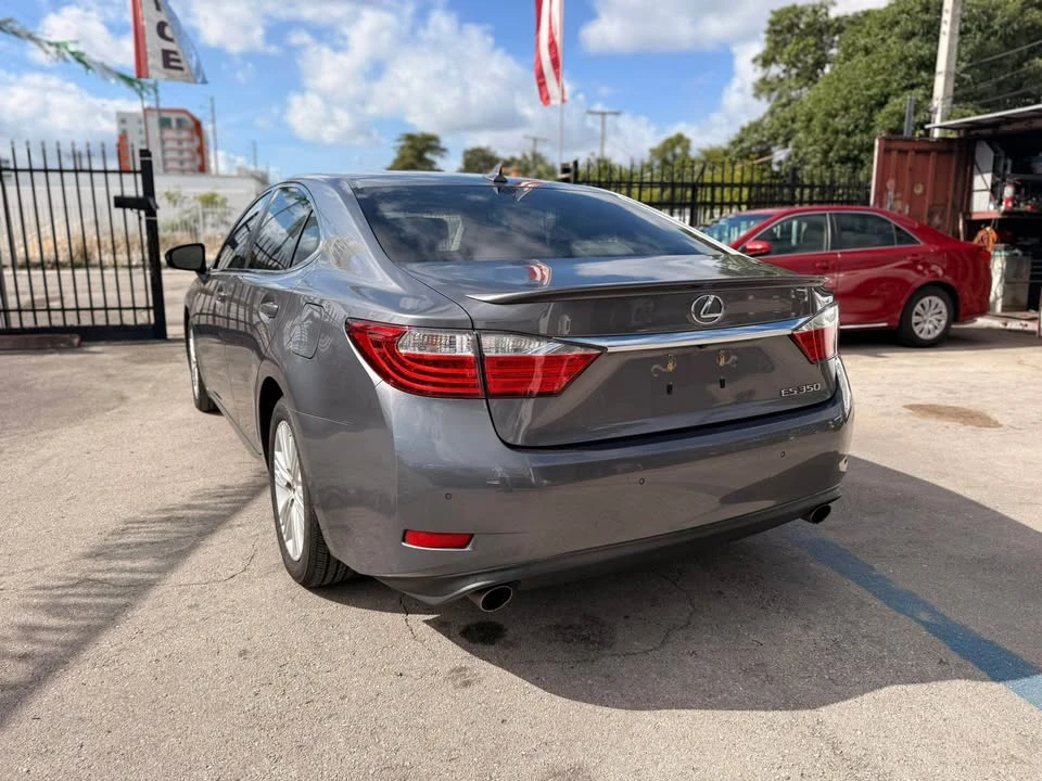 2014 Lexus ES 6th Gen - Image 4 of 12