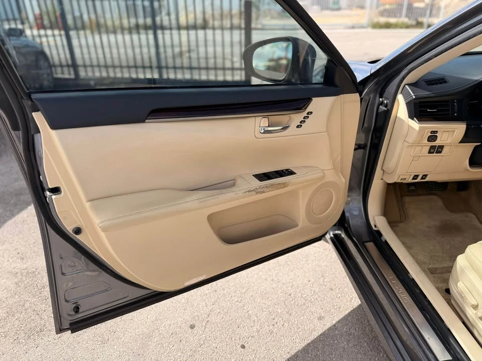 2014 Lexus ES 6th Gen - Image 5 of 12