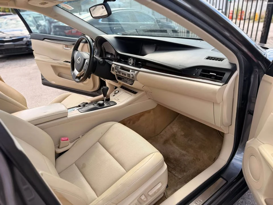 2014 Lexus ES 6th Gen - Image 11 of 12
