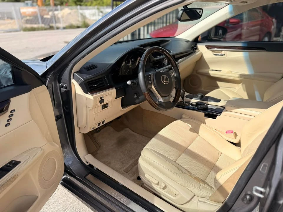 2014 Lexus ES 6th Gen - Image 8 of 12