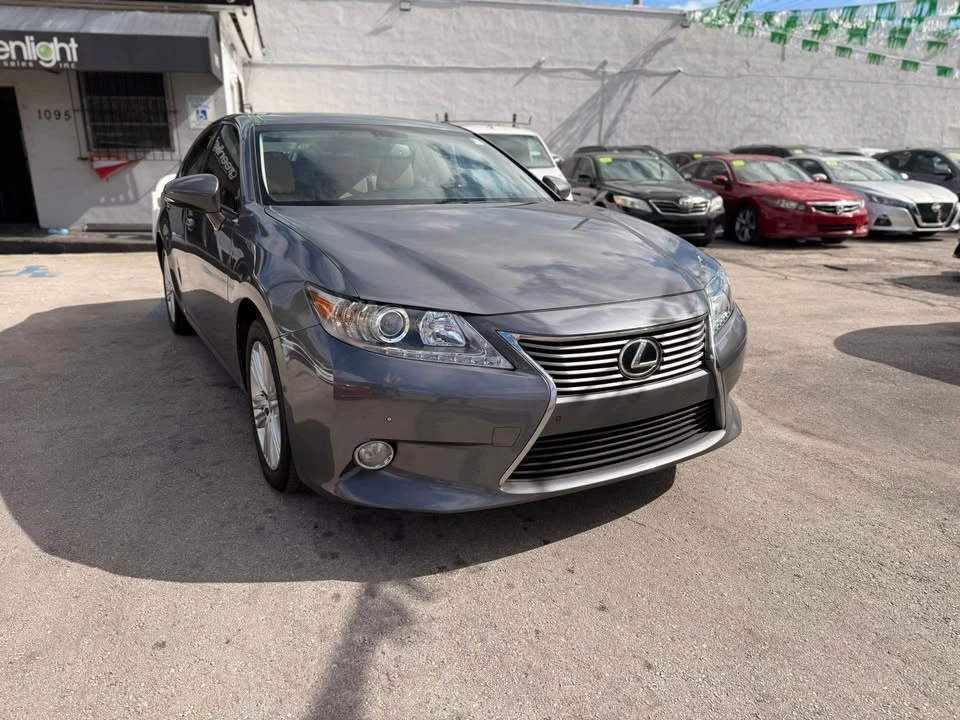 2014 Lexus ES 6th Gen - Image 2 of 12