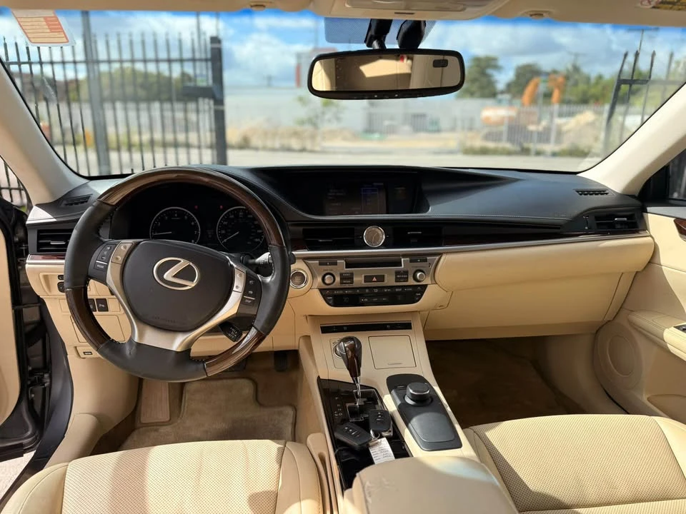 2014 Lexus ES 6th Gen - Image 6 of 12