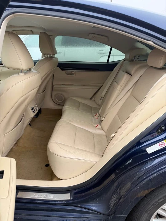 2014 Lexus ES 6th Gen - Image 6 of 8