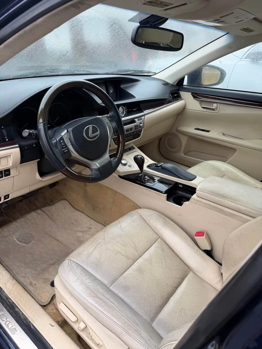 2014 Lexus ES 6th Gen - Image 5 of 8