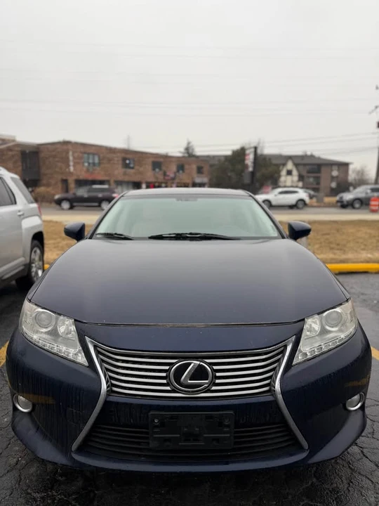 2014 Lexus ES 6th Gen - Image 2 of 8